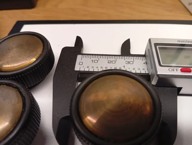 3 Botones Radio Antigua Bakelita Dorada