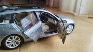 BMW 330i Touring E91 1/18  Kyosho Dealer
