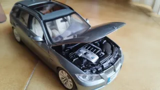 BMW 330i Touring E91 1/18  Kyosho Dealer
