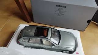 BMW 330i Touring E91 1/18  Kyosho Dealer