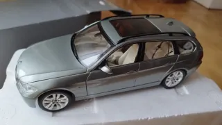 BMW 330i Touring E91 1/18  Kyosho Dealer