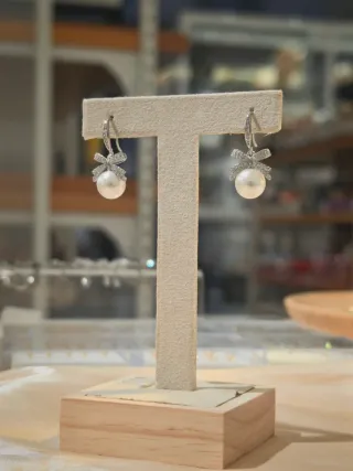 Orecchini perla bianca con fiocco zirconia elegant