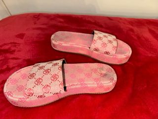Sandalias Guess rosas con logo