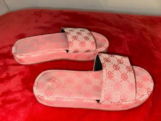 Sandalias Guess rosas con logo