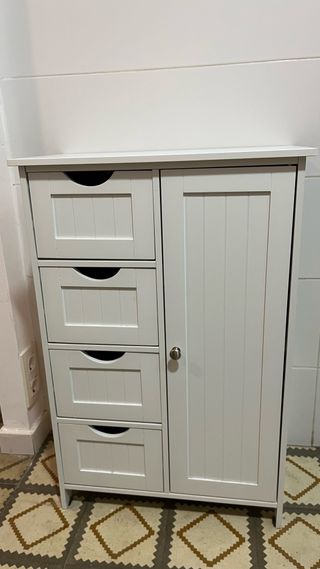 Armario pequeño de madera blanco