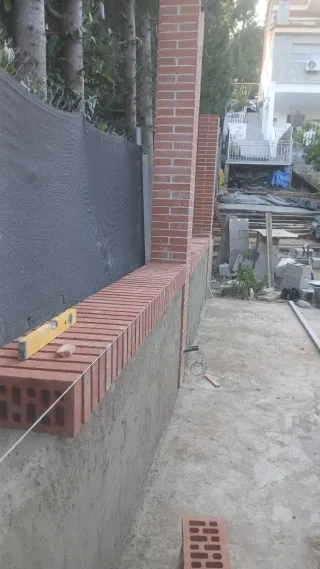 REFORMAS DE COCINAS Y BAÑOS Alisar paredesy pintur