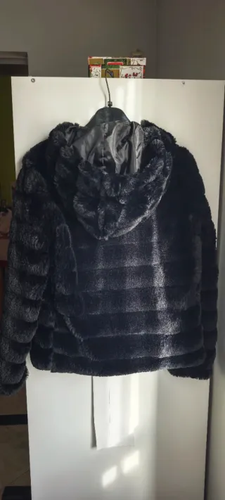 Ecopelliccia nera con cappuccio King Kong taglia S