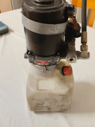 Bomba Hidráulica con Depósito