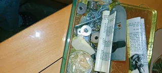 Máquina de coser Singer con caja y accesorios