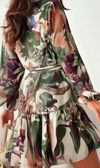 Vestido estampado volante