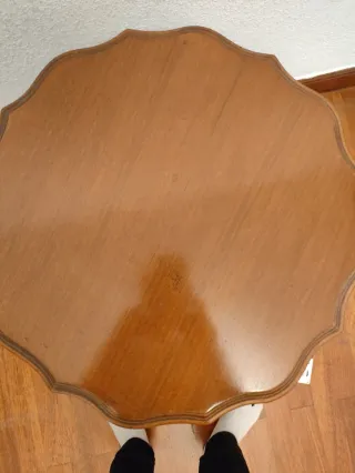 Mesa auxiliar de madera