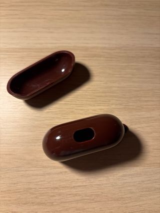 Funda AirPods Marrón Oscuro/ granate
