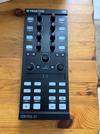 Native Instruments Kontrol X1 Mk2