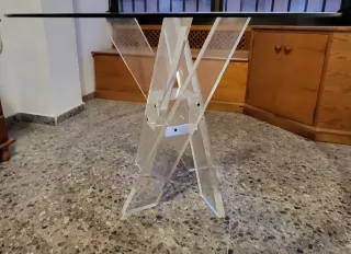 Mesa redonda cristal y patas metacrilato