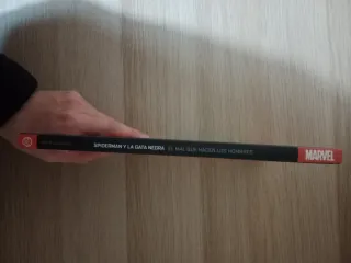 Marvel must have spiderman/la gata negra. el ma...
