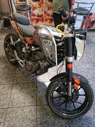 KTM 125 Naked Negra/Naranja