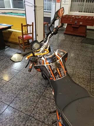 KTM 125 Naked Negra/Naranja