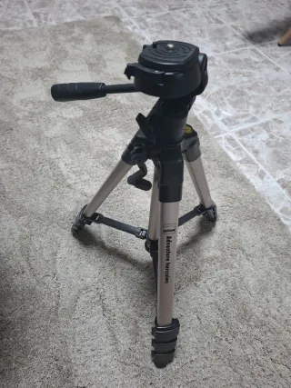 Trípode Manfrotto para cámara