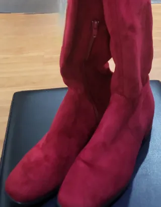 Botas altas ante rojas