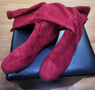 Botas altas ante rojas
