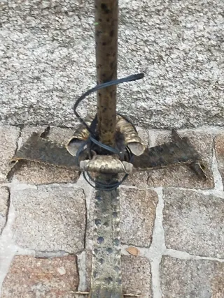 Lámpara de pie antigua de bronce