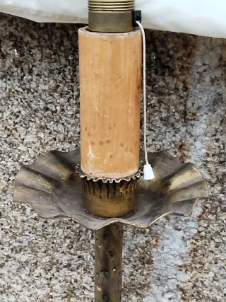 Lámpara de pie antigua de bronce