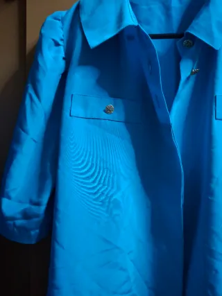 Blusa elegante azul turquesa