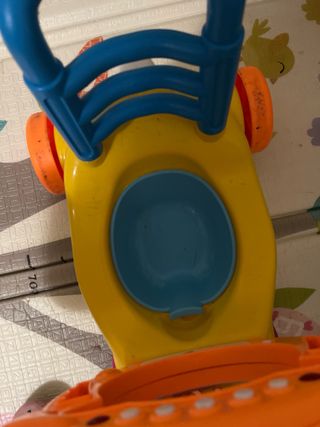 Correpasillos amarillo con ruedas