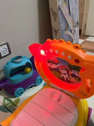 Correpasillos amarillo con ruedas