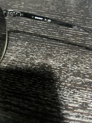 Gafas de sol DKNY plateadas y negras