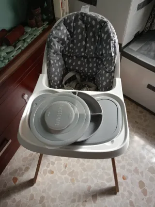 Trona Twistshake con cojín y vajilla