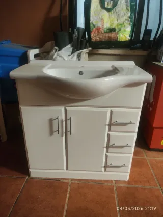 Mueble de baño blanco