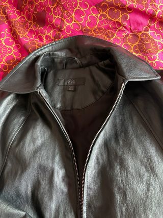 Chaqueta bomber efecto piel negra