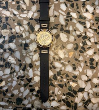 Reloj Guess Dorado y Negro