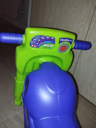 Moto correpasillos Juguettos azul y verde
