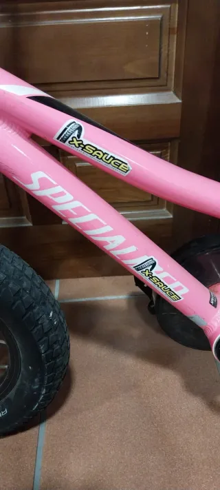 Bicicleta infantil Specialized rosa