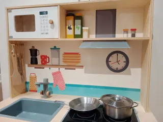 Cocinita de juguete de madera