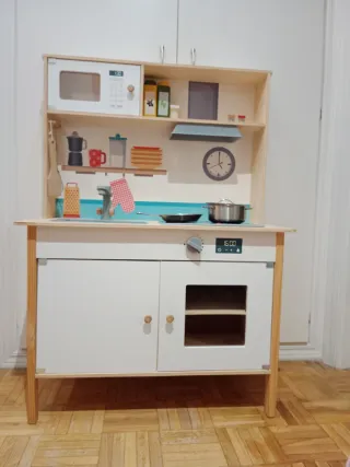 Cocinita de juguete de madera