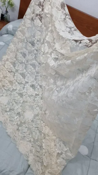 Mantilla ofrenda fallera o traje regional blanca