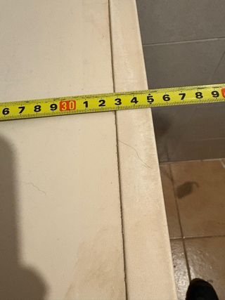 Armario de plástico estrecho