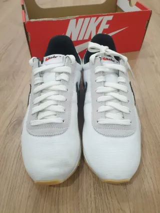 Zapatillas Nike Mujer Blancas y Negras