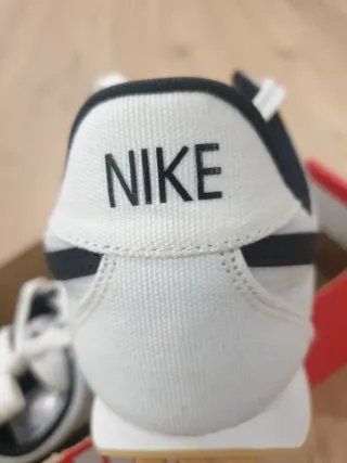 Zapatillas Nike Mujer Blancas y Negras