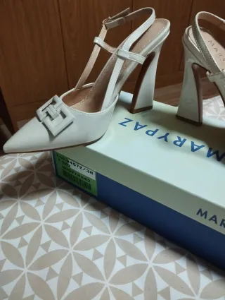 Zapatos de tacón beige