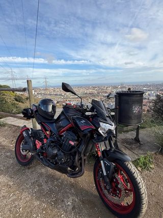 Kawasaki Z900 Negra/Roja