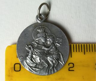 Medalla religiosa metal antigua