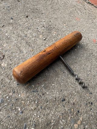 Sacacorchos antiguo madera L. Laudereau Salon