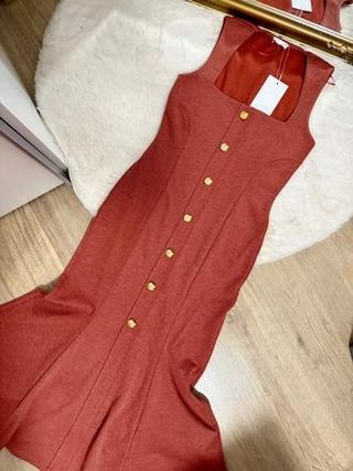 Vestido Zara rojo con botones dorados