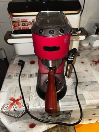 Cafetera Delonghi Dedica Roja