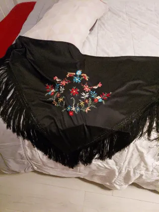 Manton Manila Pico Bordado Flores