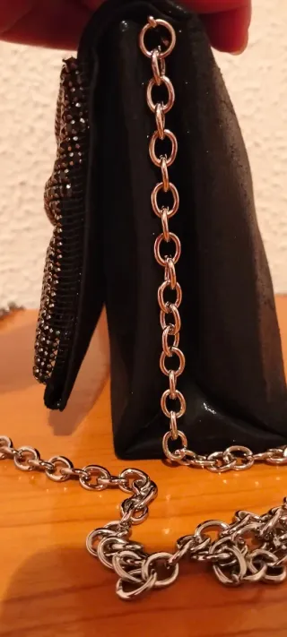 Bolso fiesta Menbur negro con cadena